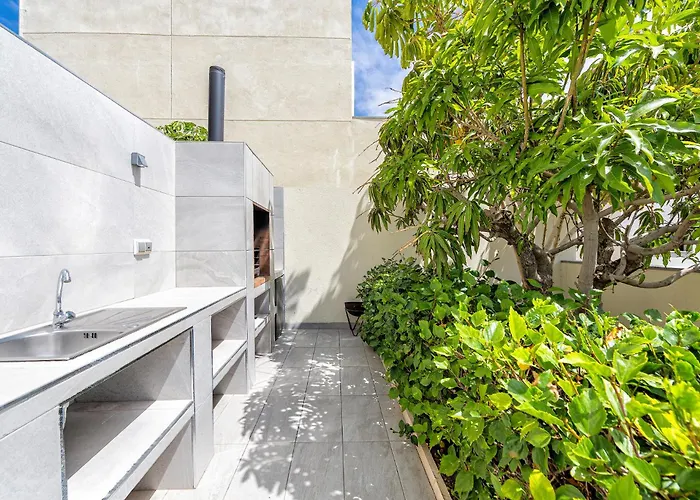 Villasroyale Trespalomas - An Iconic Villa For Elevated Getaways!